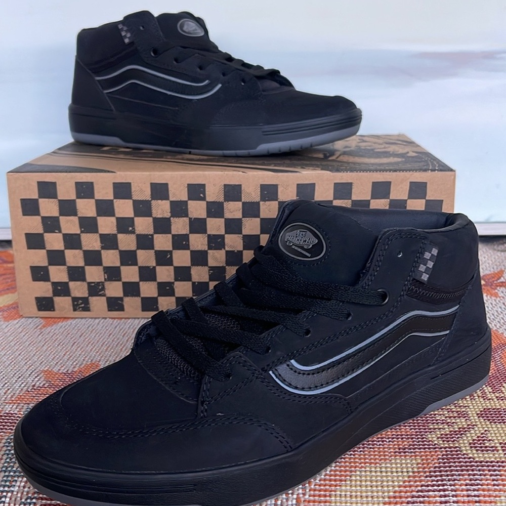 Vans Men’s Zahba Mid Black/Pewter
VN000CBSHR0 Sneakers - Picture 1 of 16